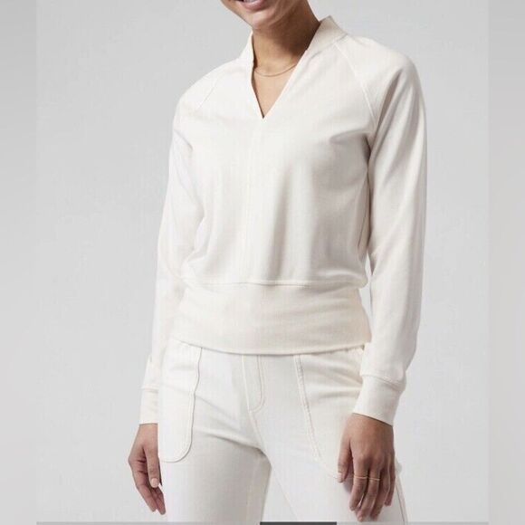 NWT! Athleta Magnolia White (Ivory) Eastbound Sweatshirt Large - Picture 1 of 9